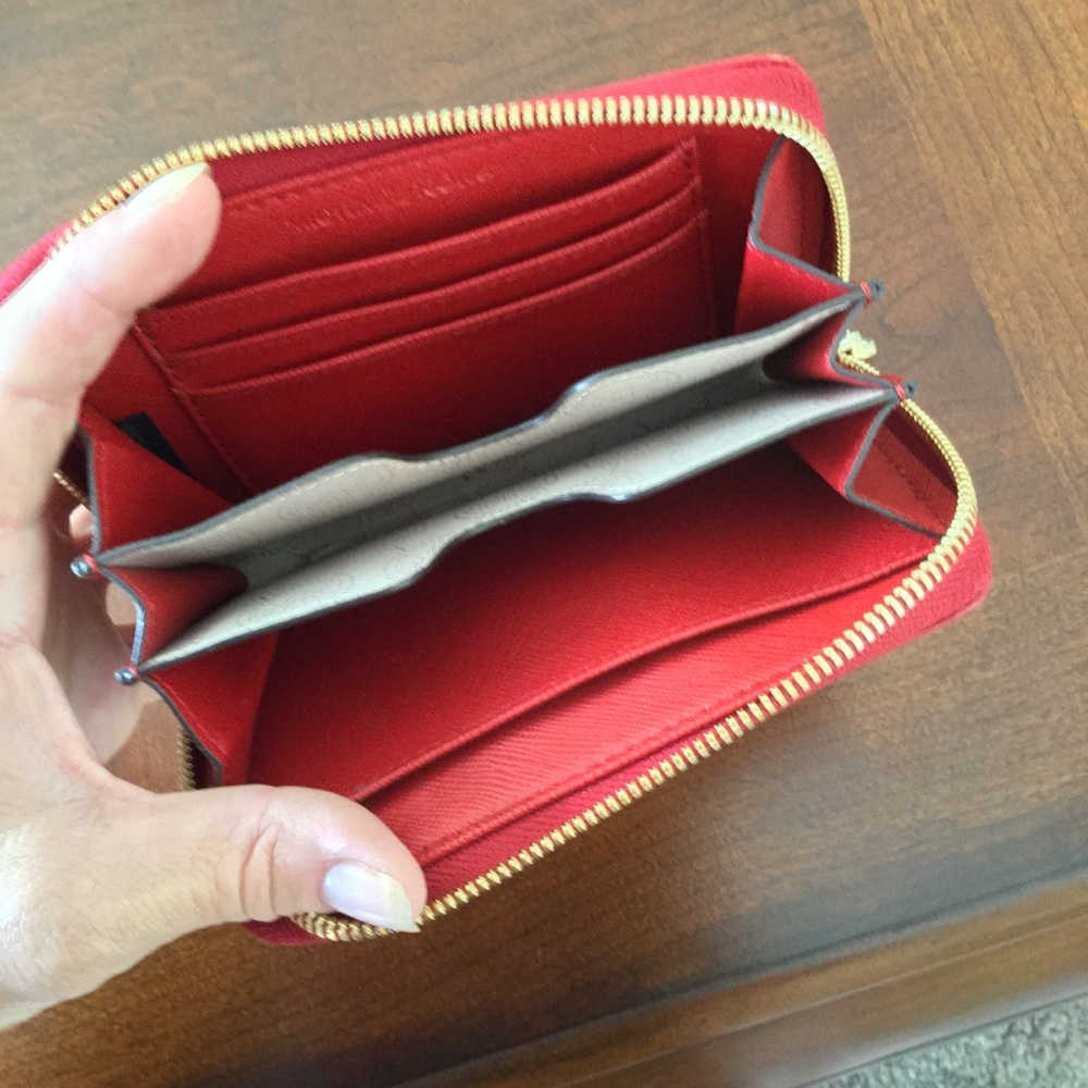🌹NWOT Red Leather Michael Kors Wristlet🌹 - Picture 3 of 4